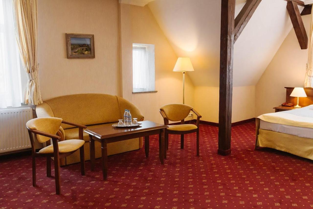 Hotel Jakub Sobieski أوافا المظهر الخارجي الصورة