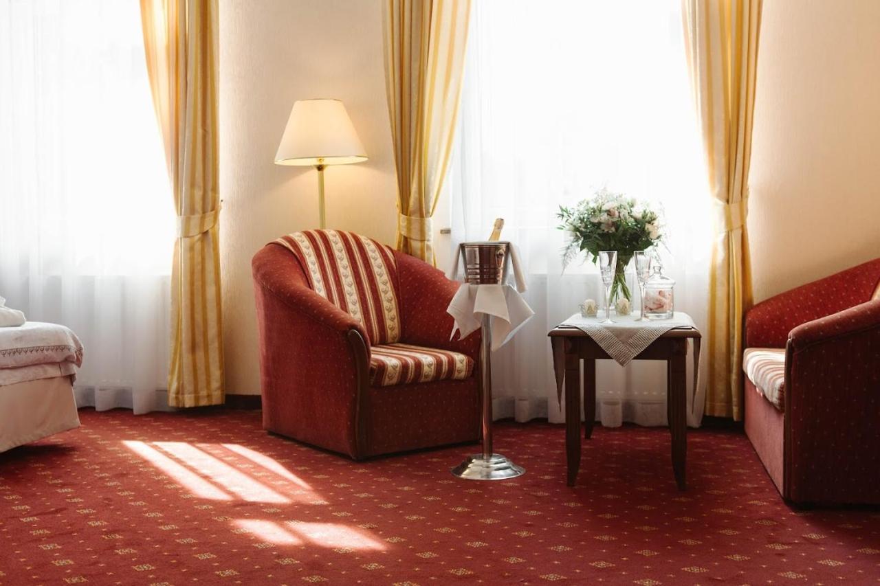 Hotel Jakub Sobieski أوافا المظهر الخارجي الصورة