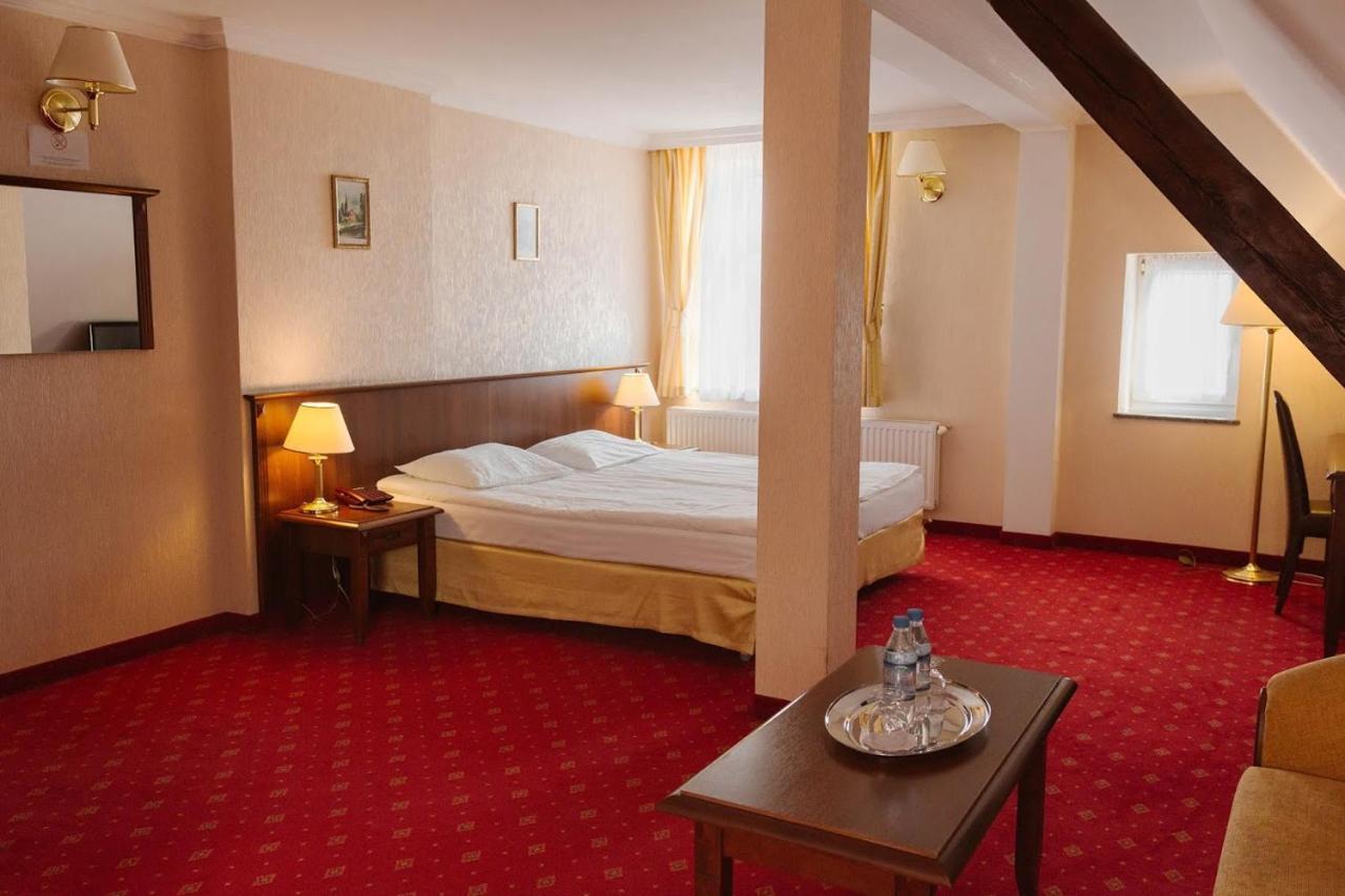 Hotel Jakub Sobieski أوافا المظهر الخارجي الصورة