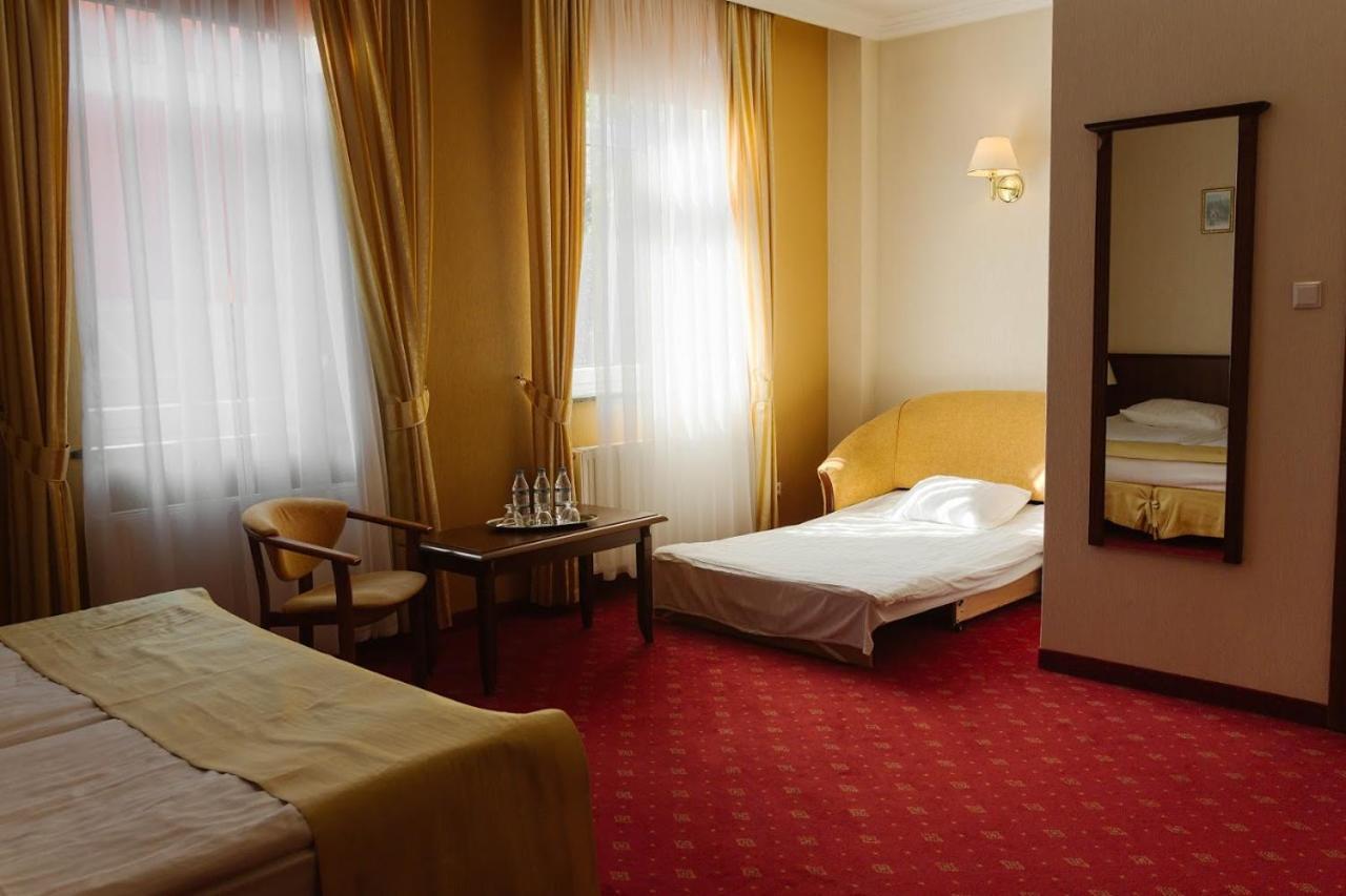 Hotel Jakub Sobieski أوافا المظهر الخارجي الصورة