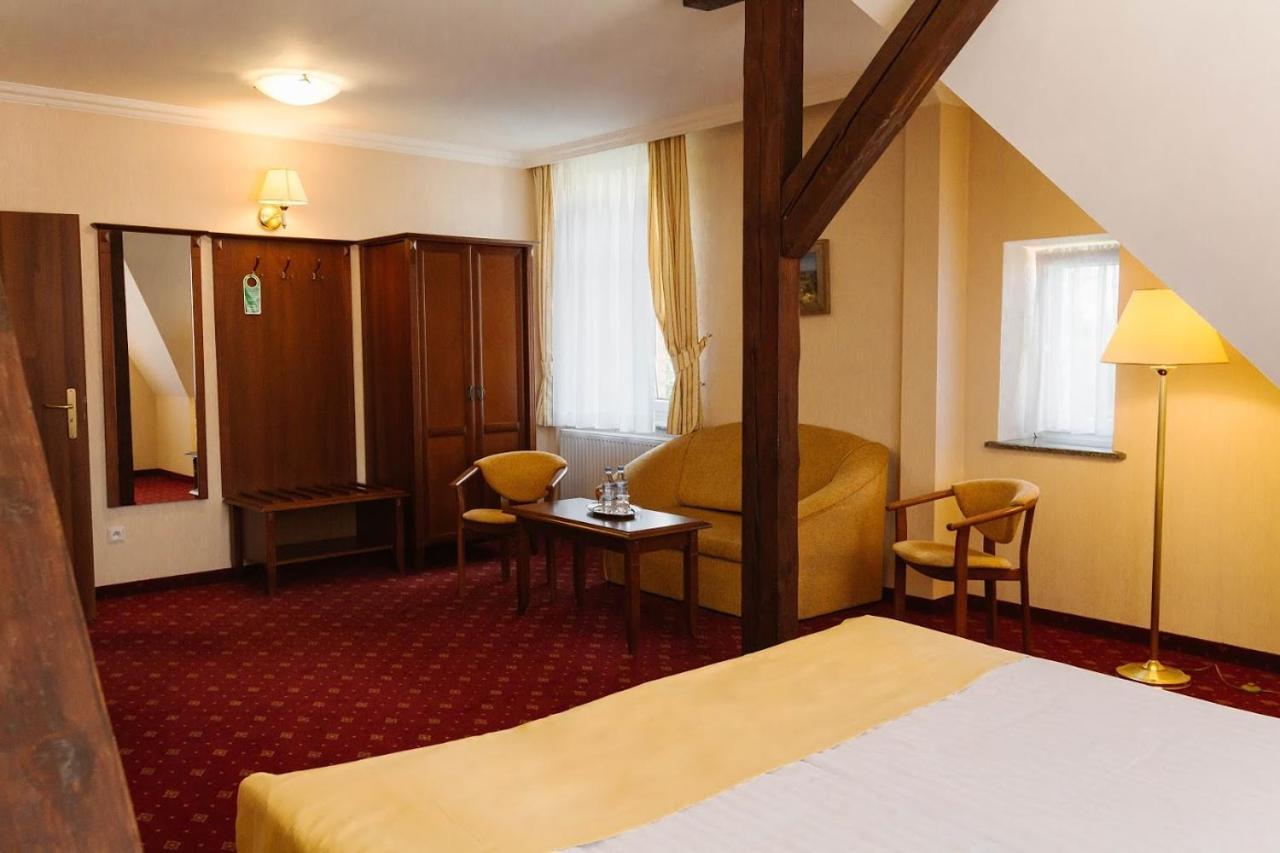 Hotel Jakub Sobieski أوافا المظهر الخارجي الصورة