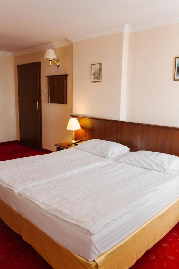 Hotel Jakub Sobieski أوافا المظهر الخارجي الصورة