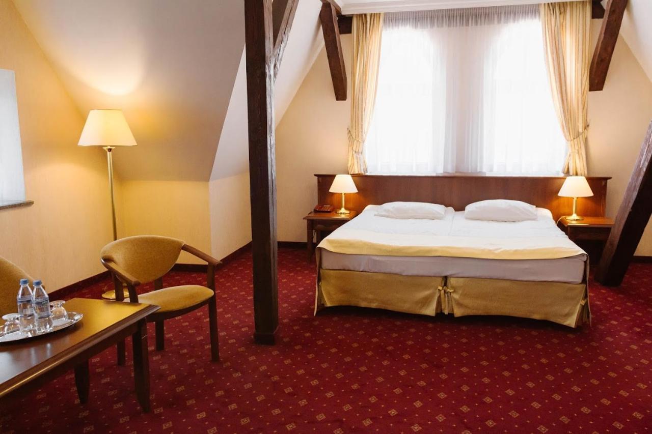 Hotel Jakub Sobieski أوافا المظهر الخارجي الصورة