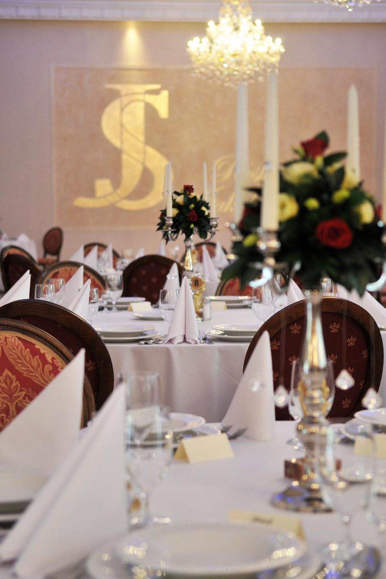 Hotel Jakub Sobieski أوافا المظهر الخارجي الصورة