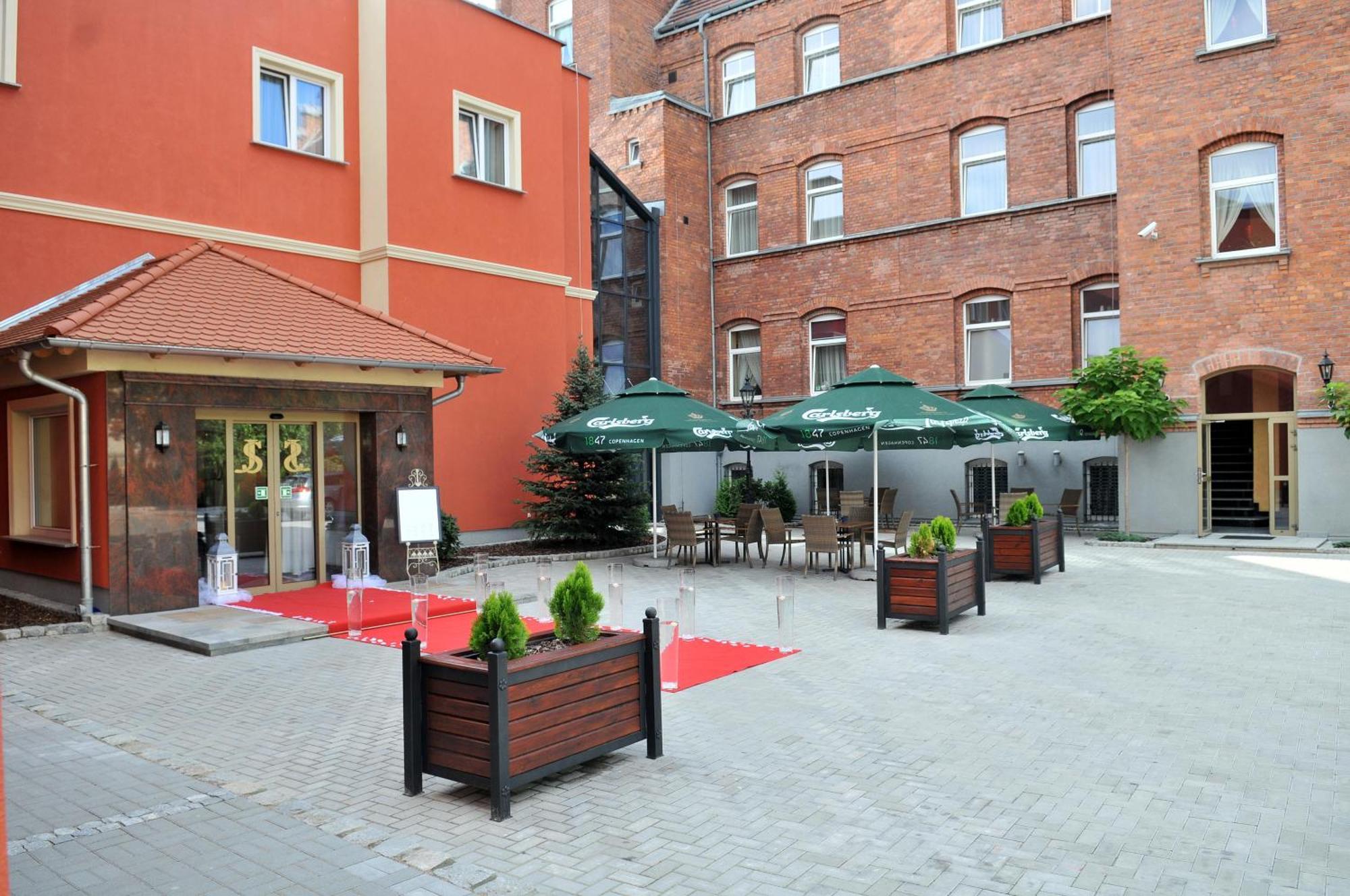 Hotel Jakub Sobieski أوافا المظهر الخارجي الصورة